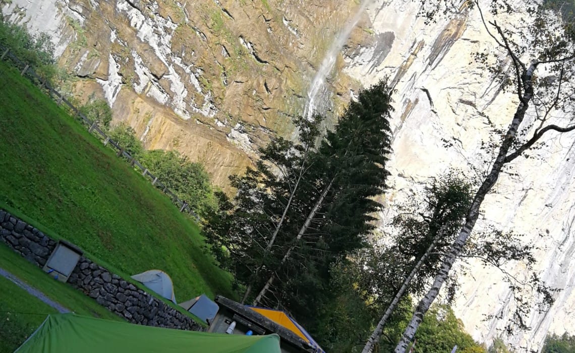 Cascada vazuta din camping