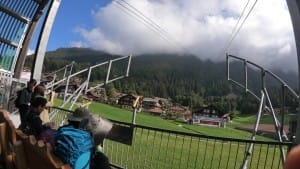 Așteptând telecabina să coboare din nori