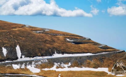 Transalpina urcând spre Pasul Urdele