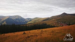 Mohoru (stanga) si Papusa (dreapta), vazute din Ranca