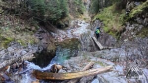 Trecem pe lângă prima cascadă de pe Valea Mării