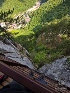 Privind în jos de pe Puntea Veche