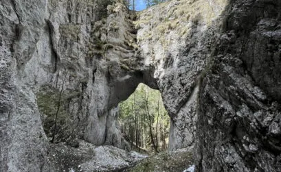 Scocul Urzicarului și podul suspendat Dâlma Ciocanelor