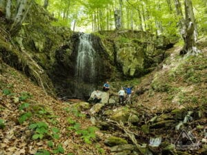 Cascada Trecătoarea Lupilor și oameni, pentru comparație
