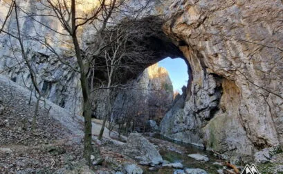 Porțile de piatră de la Vratna